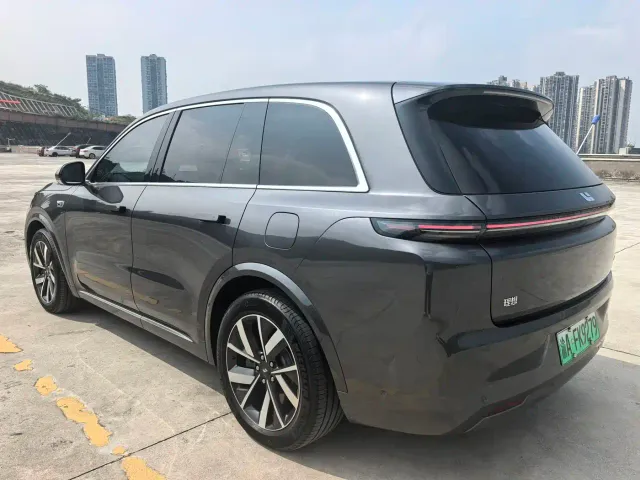 Li Auto L8 — Фото автомобиля 5
