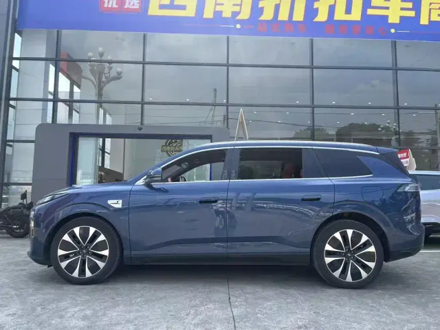 Dongfeng E8 M8 — Фото автомобиля 6