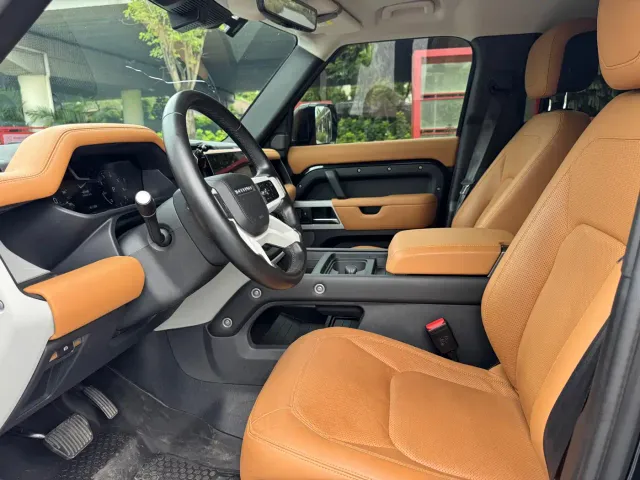 Land Rover Defender — Фото автомобиля 10