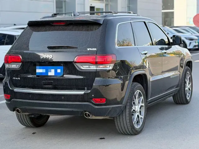 Jeep Grand Cherokee — Фото автомобиля 4