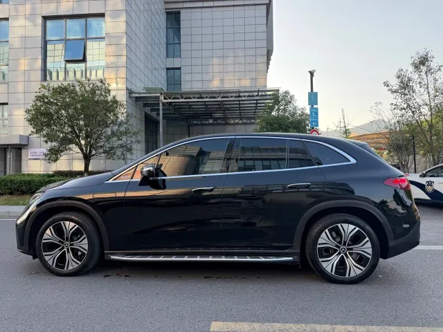 Mercedes-Benz EQE SUV — Фото автомобиля 7