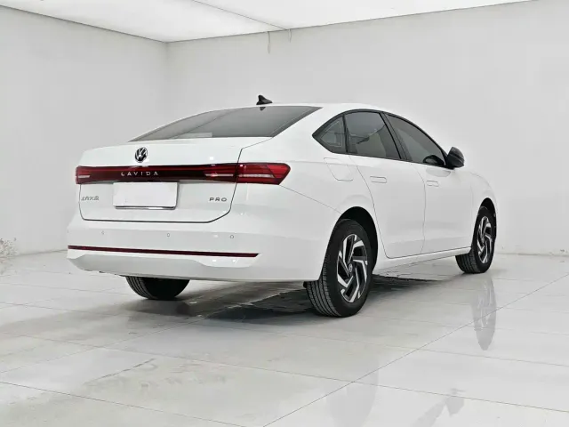 Volkswagen Lavida — Фото автомобиля 9