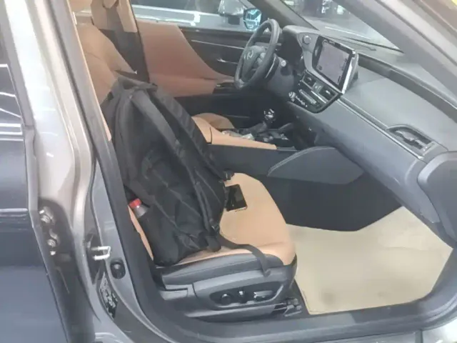 Lexus ES — Фото автомобиля 24