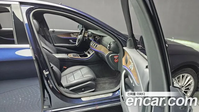Mercedes-Benz E-Class — Фото автомобиля 11