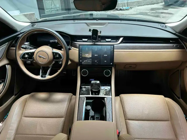 Jaguar XFL — Фото автомобиля 13