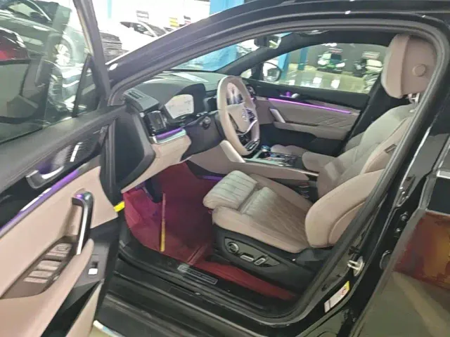 BYD Tang — Фото автомобиля 15