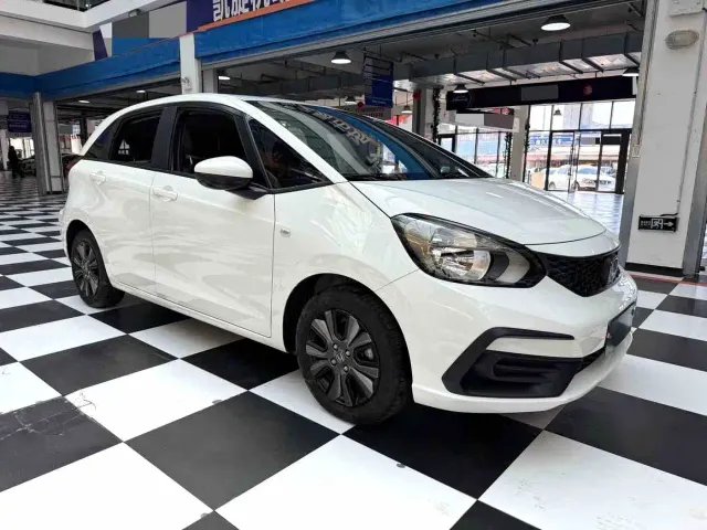 Honda Fit — Фото автомобиля 3