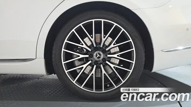 Mercedes-Benz S-Class — Фото автомобиля 17