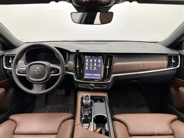 Volvo S90 — Фото автомобиля 10