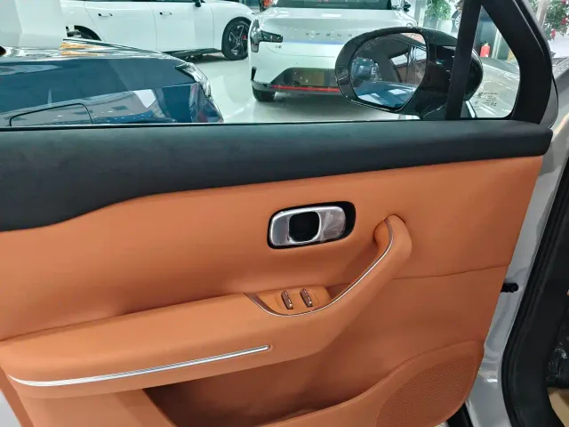 Leapmotor C10 — Фото автомобиля 11