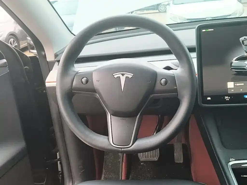 Tesla Model Y 2024 Rear-Wheel Drive Version — Фото автомобиля 10