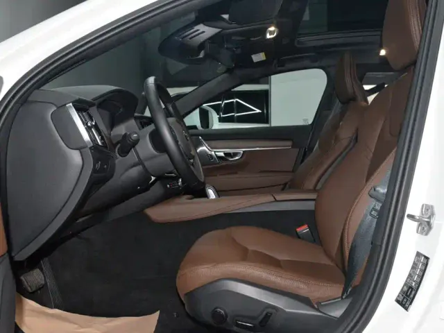 Volvo V90 — Фото автомобиля 9