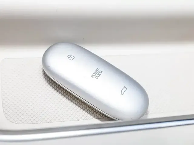 Li Auto MEGA — Фото автомобиля 20