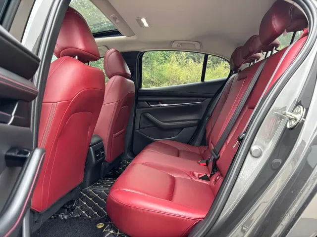 Mazda Axela — Фото автомобиля 5