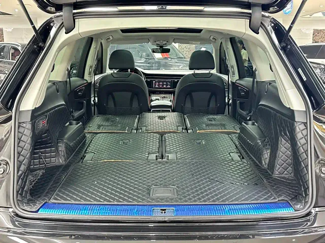Audi Q7 — Фото автомобиля 9