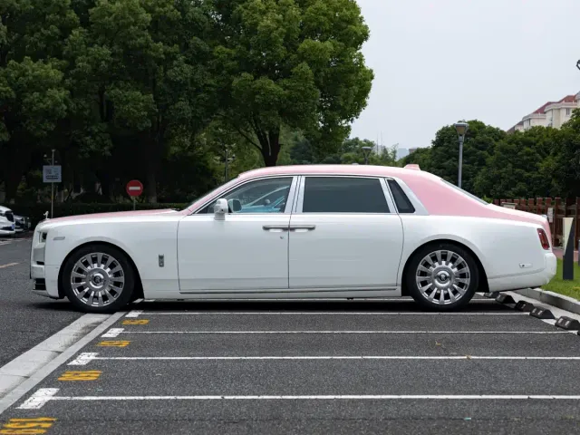 Rolls-Royce Phantom — Фото автомобиля 7