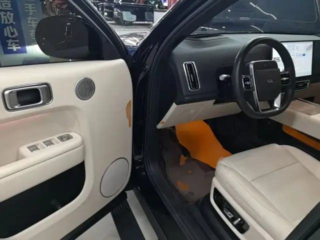 Li Auto L9 — Фото автомобиля 15