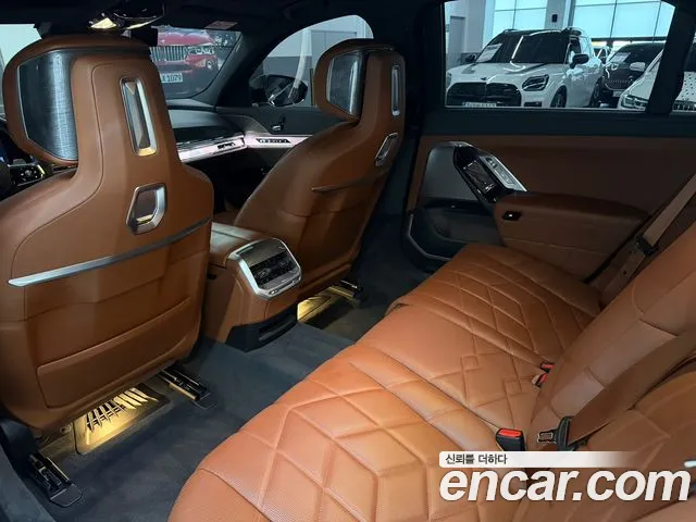 BMW 7 Series G70 — Фото автомобиля 16