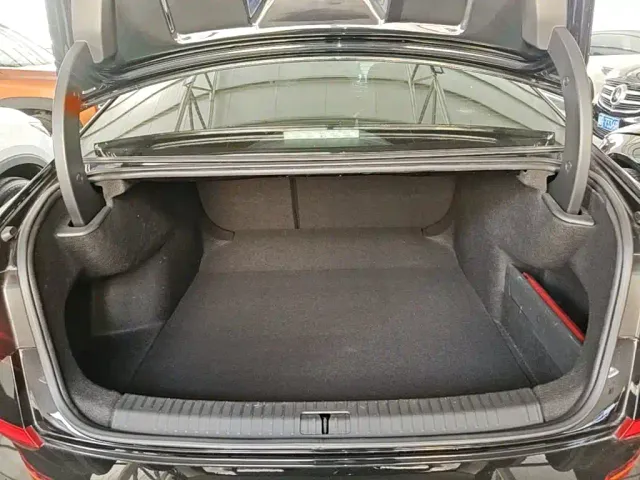 Volkswagen Passat — Фото автомобиля 18