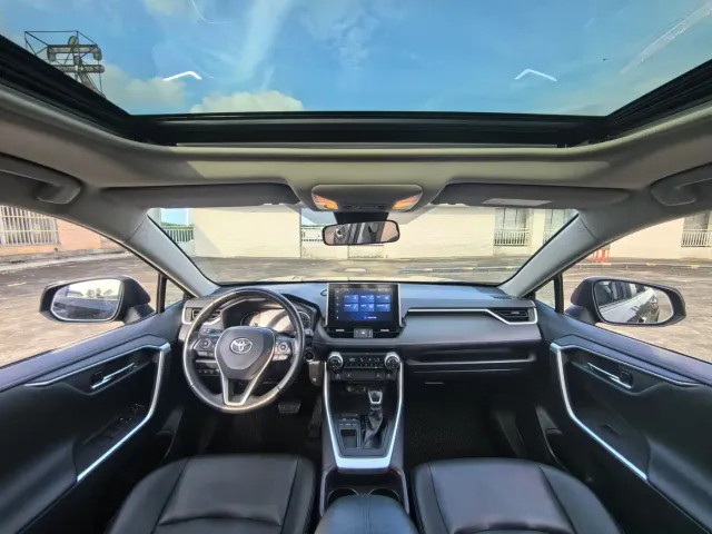 Toyota RAV4 — Фото автомобиля 8