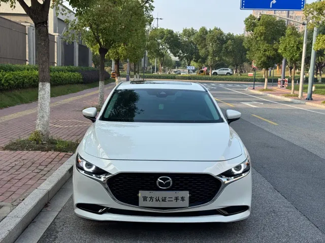 Mazda Axela — Фото автомобиля 2