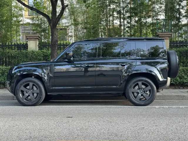 Land Rover Defender — Фото автомобиля 3
