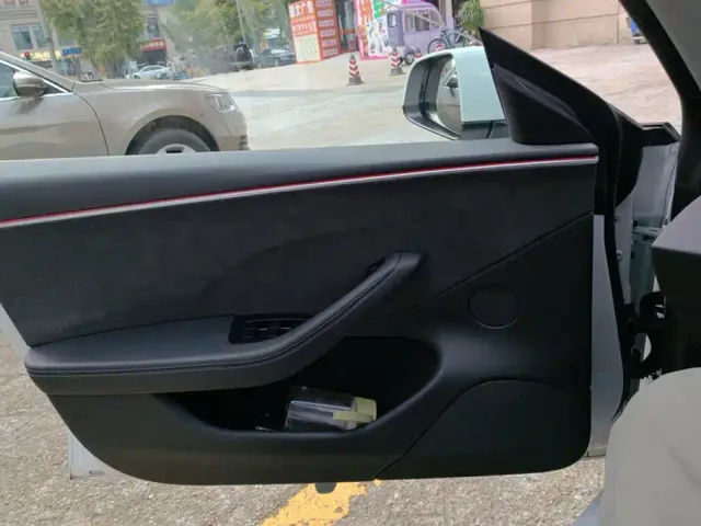 Tesla Model 3 — Фото автомобиля 7