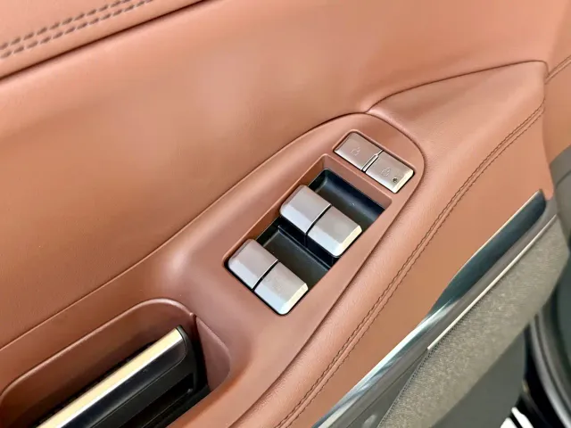 Lincoln Navigator — Фото автомобиля 9