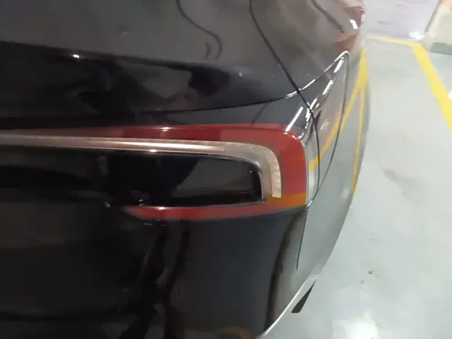 Tesla Model 3 — Фото автомобиля 7
