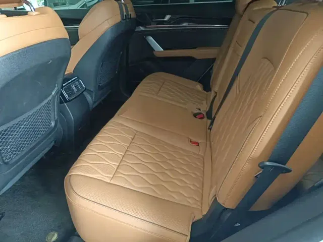 BYD Tang — Фото автомобиля 16
