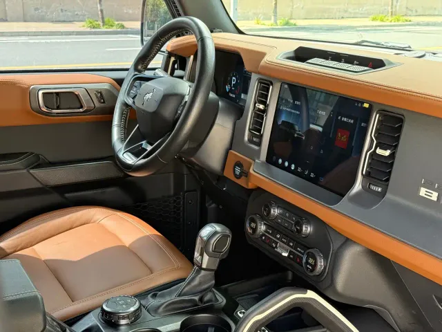 Ford Bronco — Фото автомобиля 18