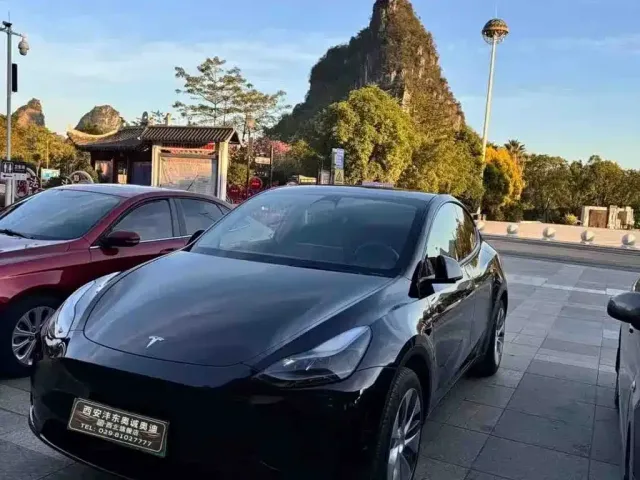 Фотография автомобиля — Tesla Model Y