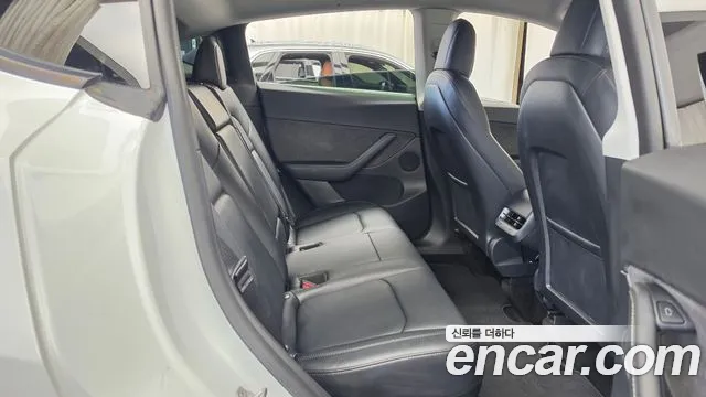 Tesla Model Y — Фото автомобиля 17