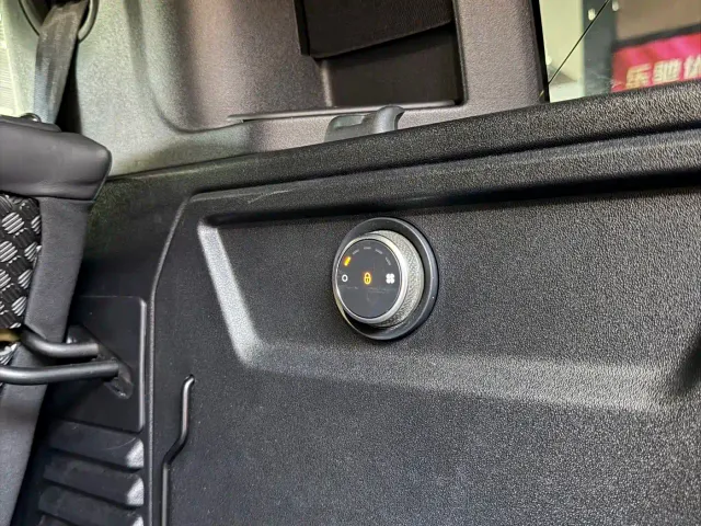 Land Rover Defender — Фото автомобиля 10