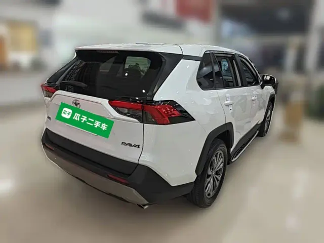 Toyota RAV4 — Фото автомобиля 9