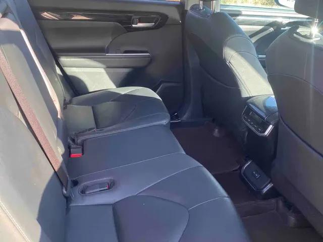 Toyota Highlander — Фото автомобиля 6
