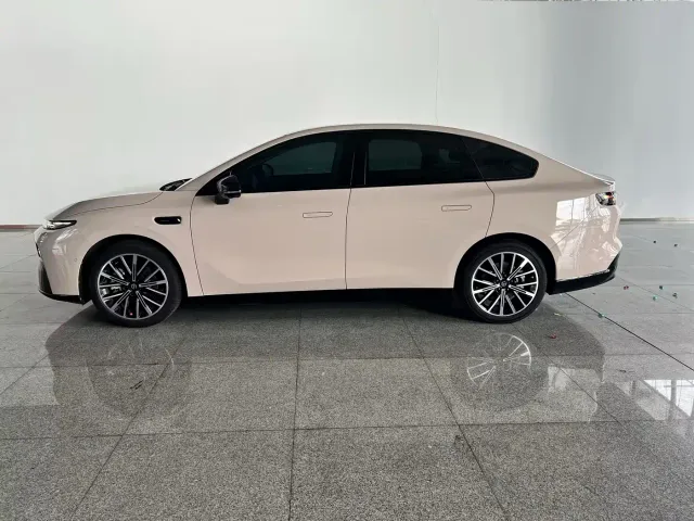 Leapmotor B01 — Фото автомобиля 2