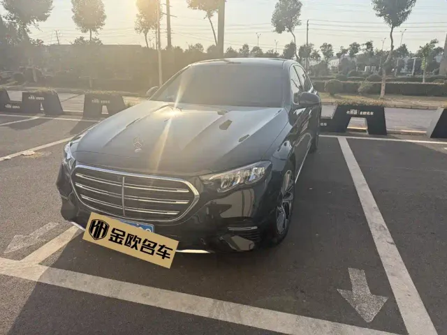 Mercedes-Benz E-Class — Фото автомобиля 2