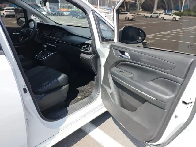 GAC Trumpchi M6 — Фото автомобиля 13