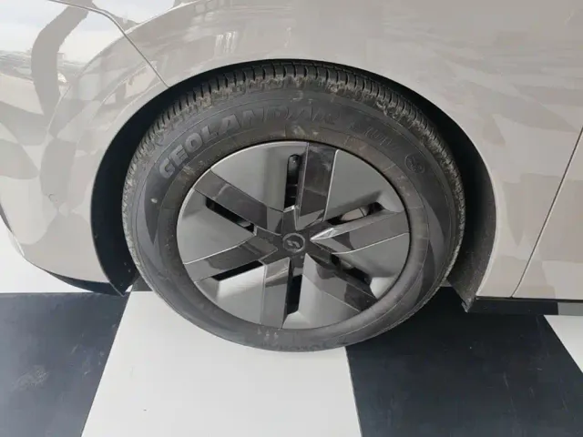 Li Auto MEGA — Фото автомобиля 22