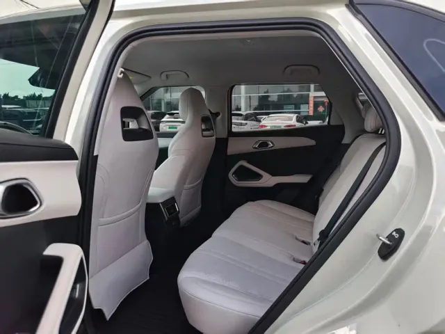 BYD Yuan UP 2025 Smart Drive Edition 401KM Leading Type — Фото автомобиля 6