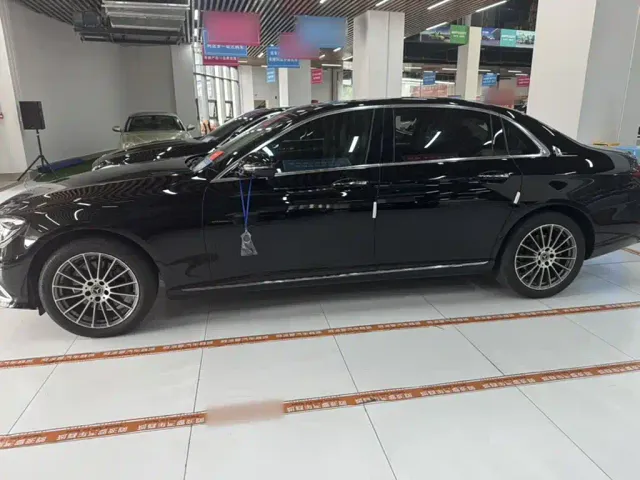 Mercedes-Benz E-Class — Фото автомобиля 2