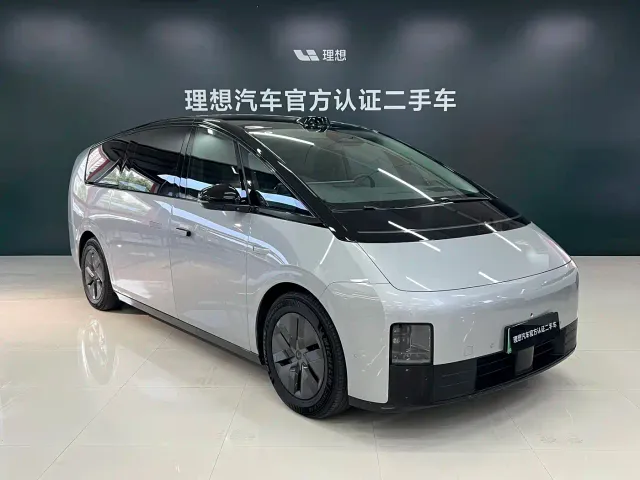 Li Auto MEGA — Фото автомобиля 3