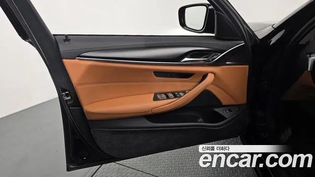 BMW 5 Series G30 — Фото автомобиля 13