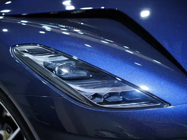 Lotus Emira — Фото автомобиля 7