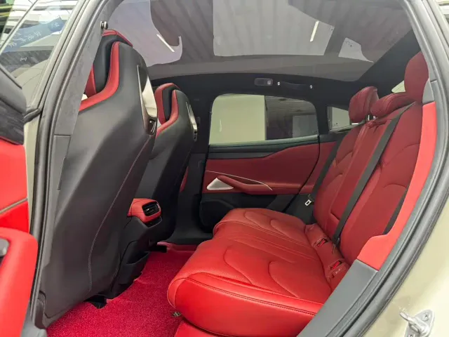 Xiaomi SU7 — Фото автомобиля 13