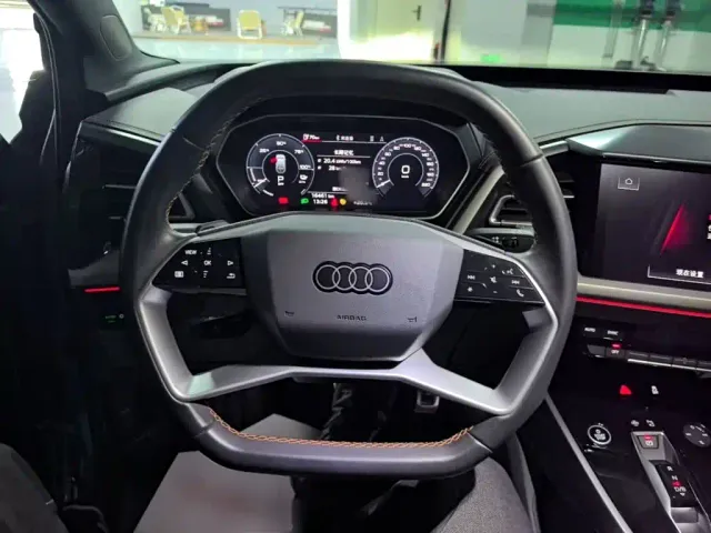Audi Q4 e-tron — Фото автомобиля 10