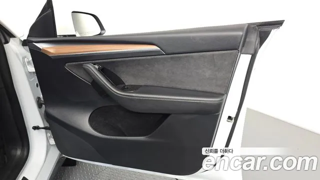 Tesla Model Y — Фото автомобиля 24