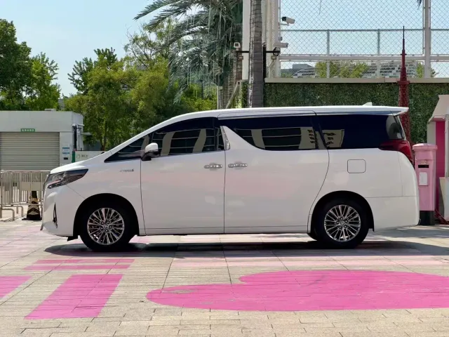 Toyota Alphard — Фото автомобиля 7