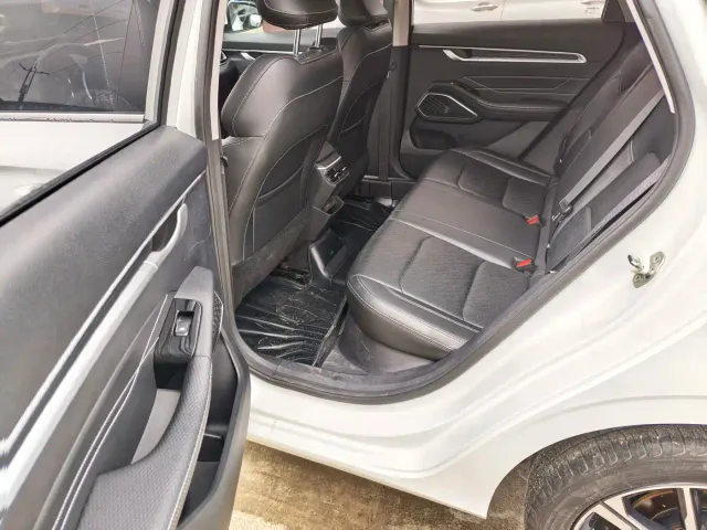 Geely Emgrand — Фото автомобиля 13